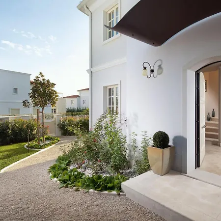 Aurora Villa *